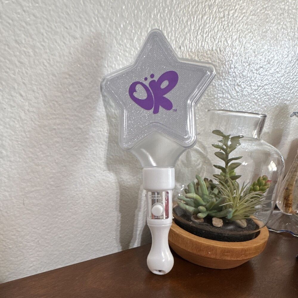 Olivia Rodrigo Star-Shaped Light-Up Memorabilia Light Stick Rare Exclusive